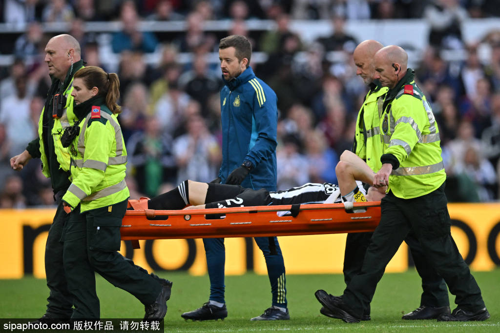 福法纳的震惊反应与吉滕斯的MVP之争：切尔西5-1大胜阿贾克斯背后的故事